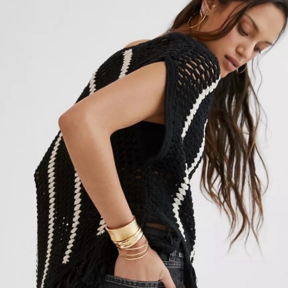 Anthropologie One Shoulder Crocheted
Poncho Black an white. One size - Picture 2 of 4